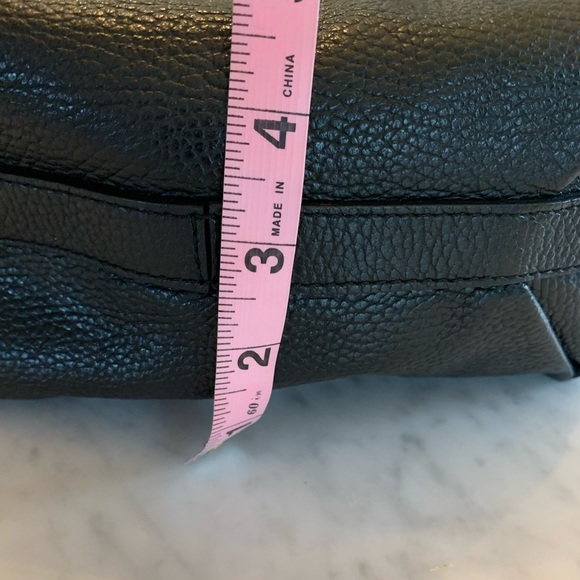 Black pebbled leather bag with long strap and zipper pocket + inside pockets - Picture 12 of 13